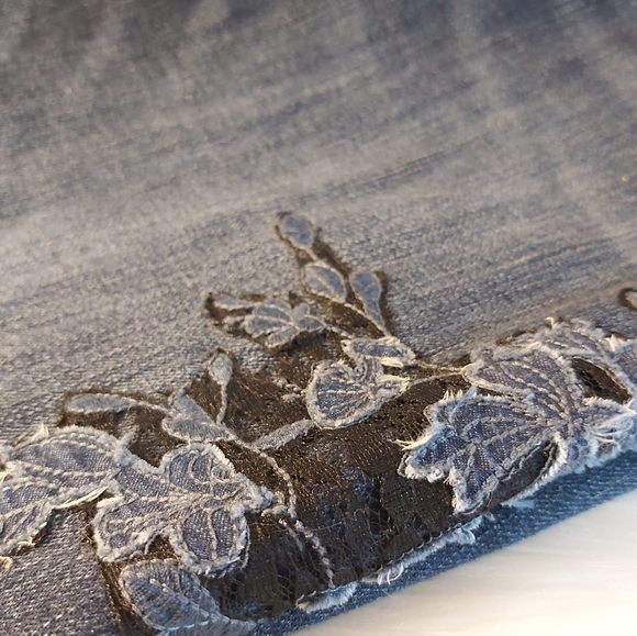 White House Black Market The Skinny Ankle Jean with embroidered flowers size 10 - Picture 4 of 6